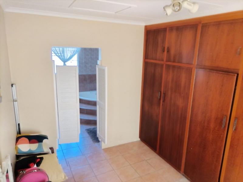 6 Bedroom Property for Sale in Amalinda Eastern Cape